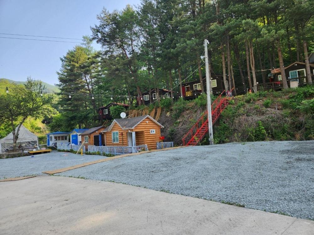 Hongcheon Gongjaksan Recreational Forest Pension Стая снимка