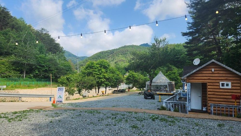 Hongcheon Gongjaksan Recreational Forest Pension Екстериор снимка