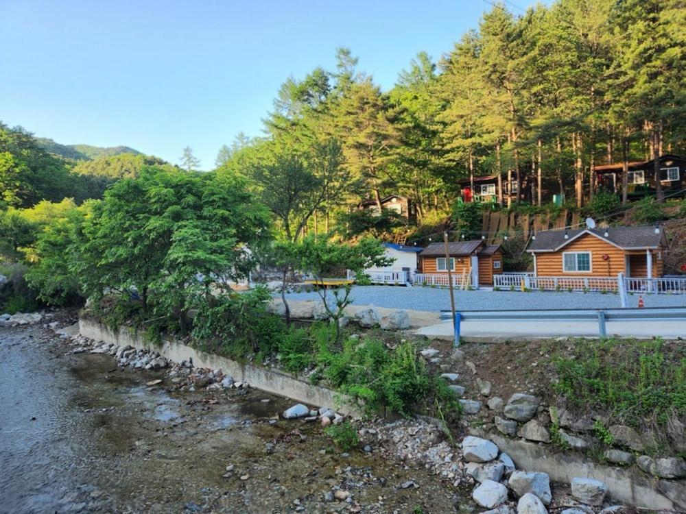 Hongcheon Gongjaksan Recreational Forest Pension Екстериор снимка