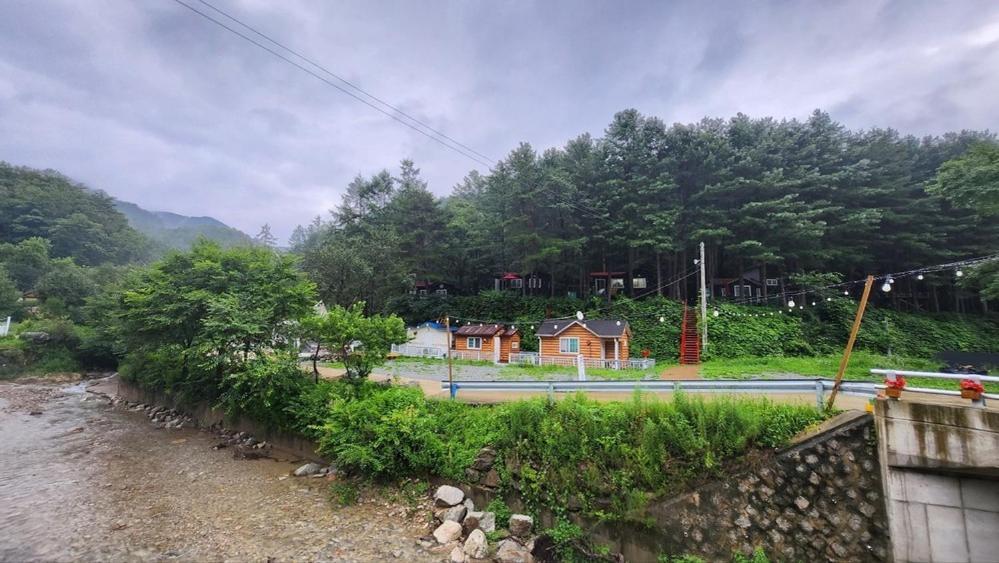 Hongcheon Gongjaksan Recreational Forest Pension Екстериор снимка